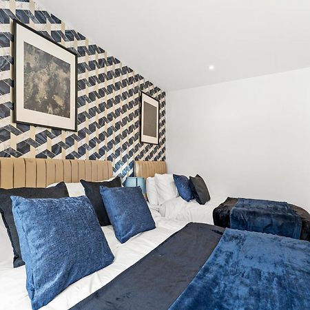 Stylish Large Leeds Apartment - Parking Exterior photo