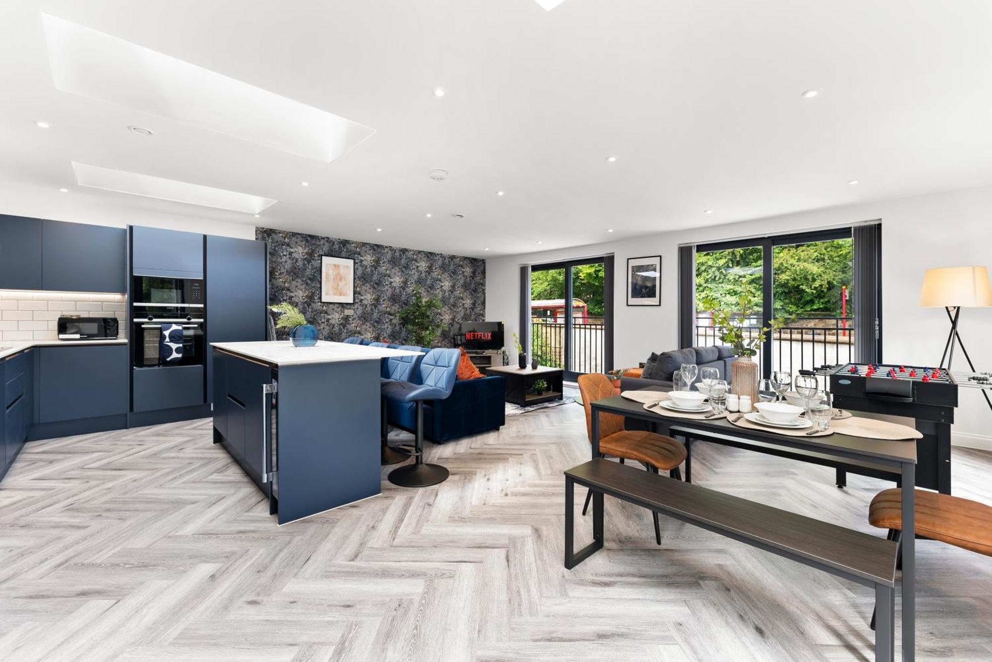 Stylish Large Leeds Apartment - Parking Exterior photo