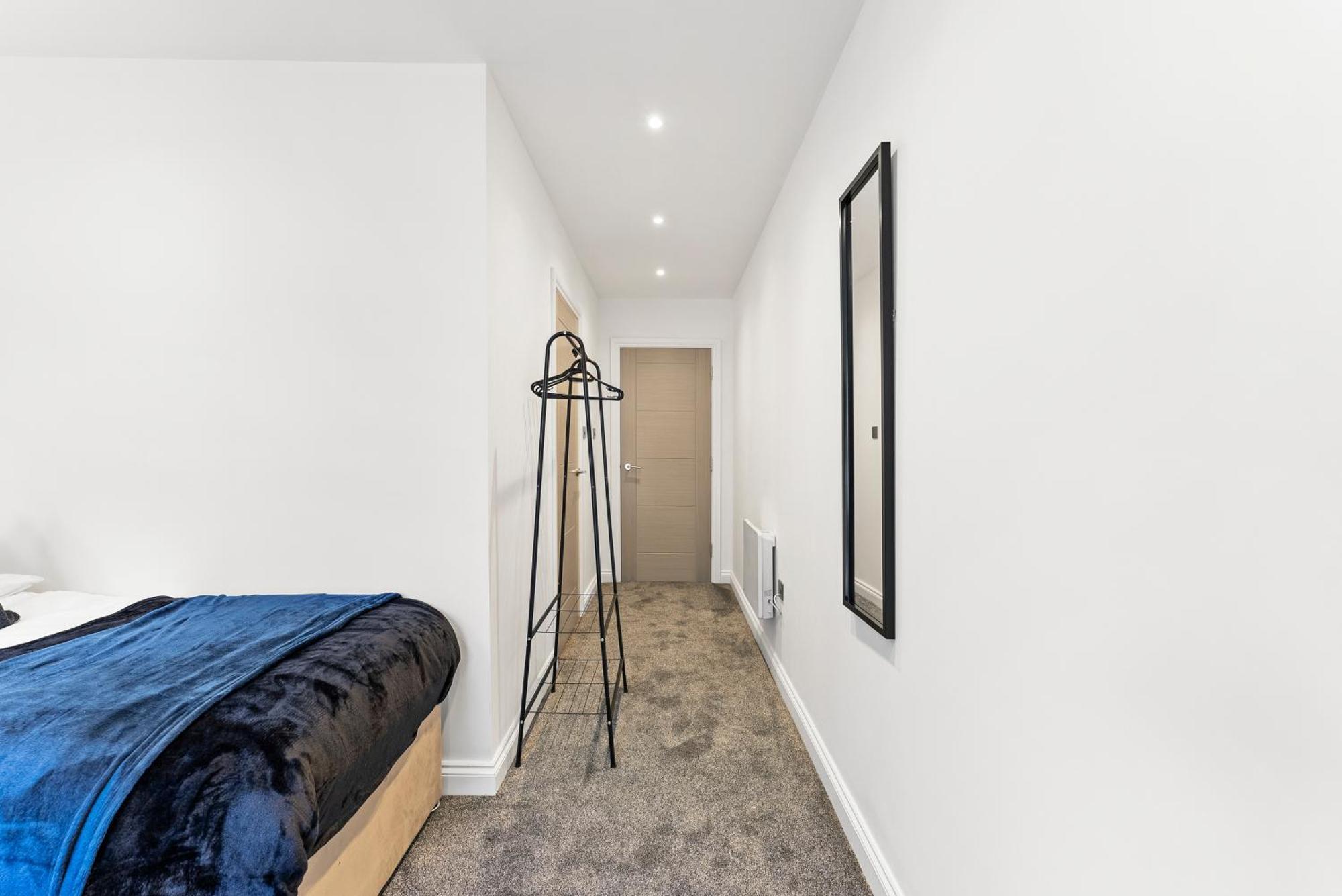 Stylish Large Leeds Apartment - Parking Exterior photo