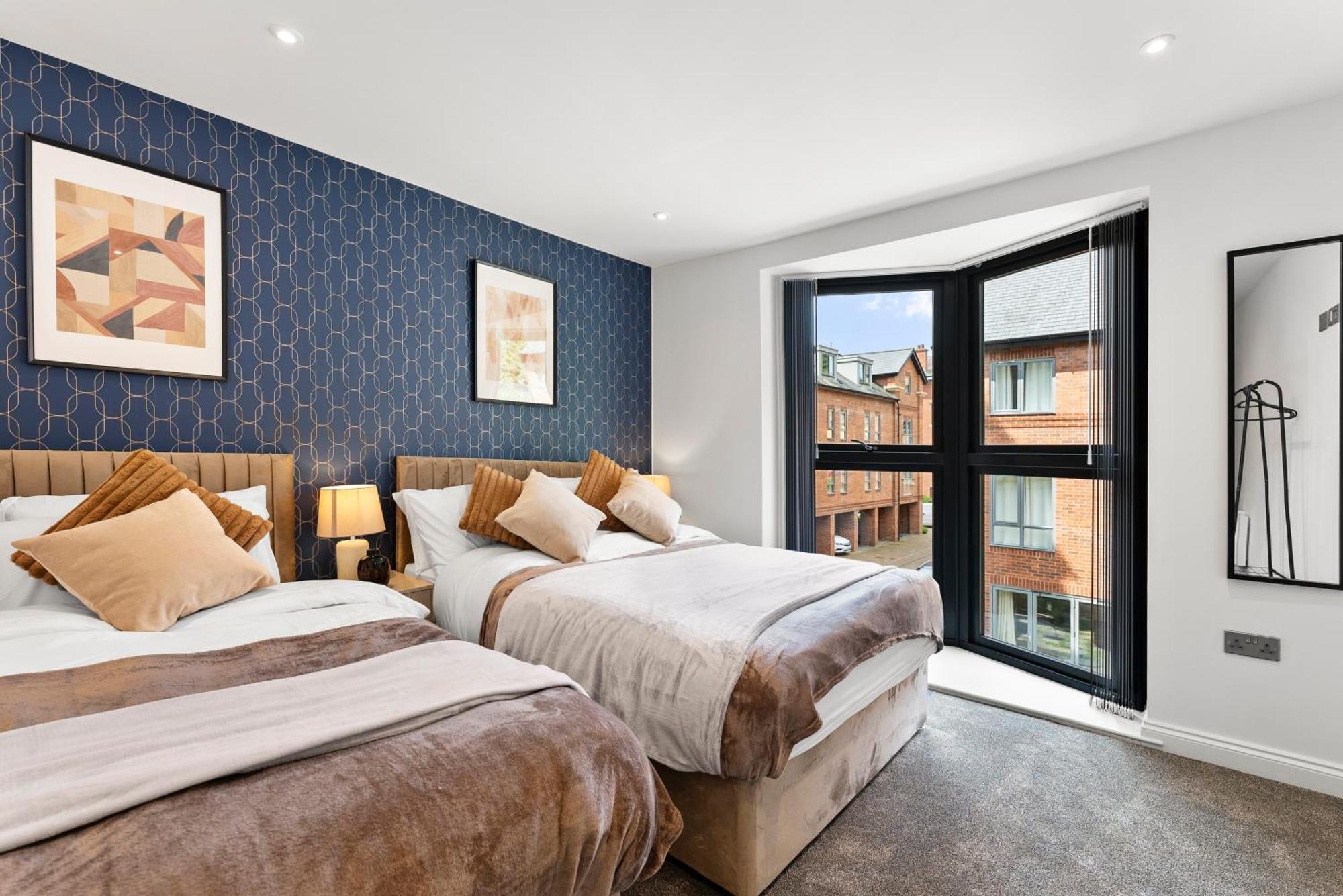 Stylish Large Leeds Apartment - Parking Exterior photo
