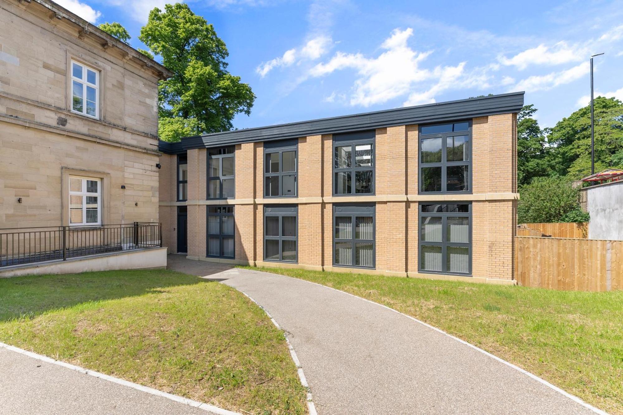 Stylish Large Leeds Apartment - Parking Exterior photo