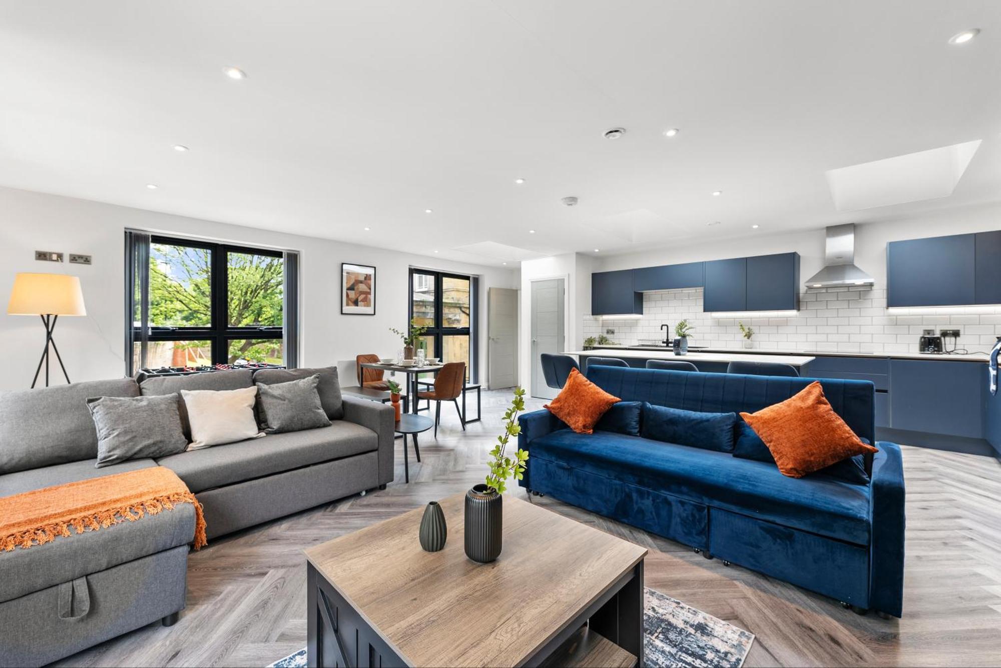 Stylish Large Leeds Apartment - Parking Exterior photo